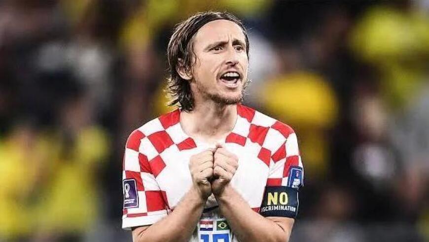 鹈鹕第二节7次失误，单节净负14分半场落后老鹰10分