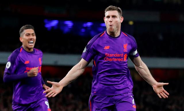 中甲冠军辽宁铁人队在沈阳故宫拍全家福：致敬历史，开启未来